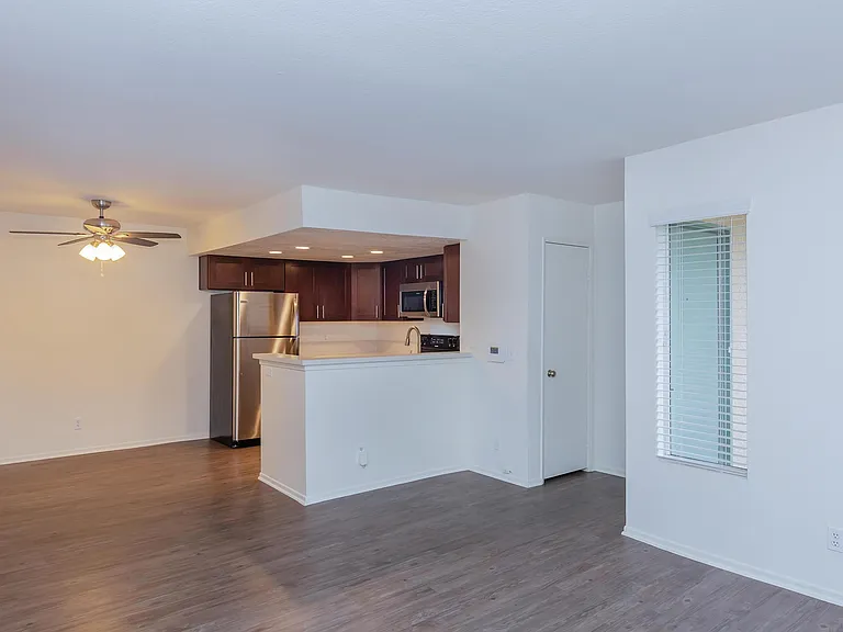 Windrose Apartments — Photo 9