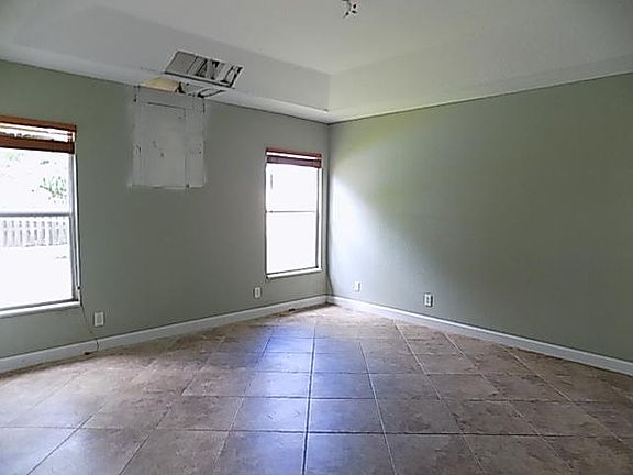 5th image of 1032 SW Fisherman Ave