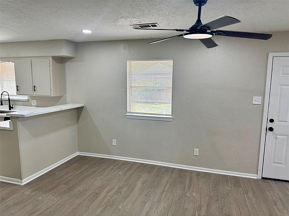 5th image of 2718 Peach Ln