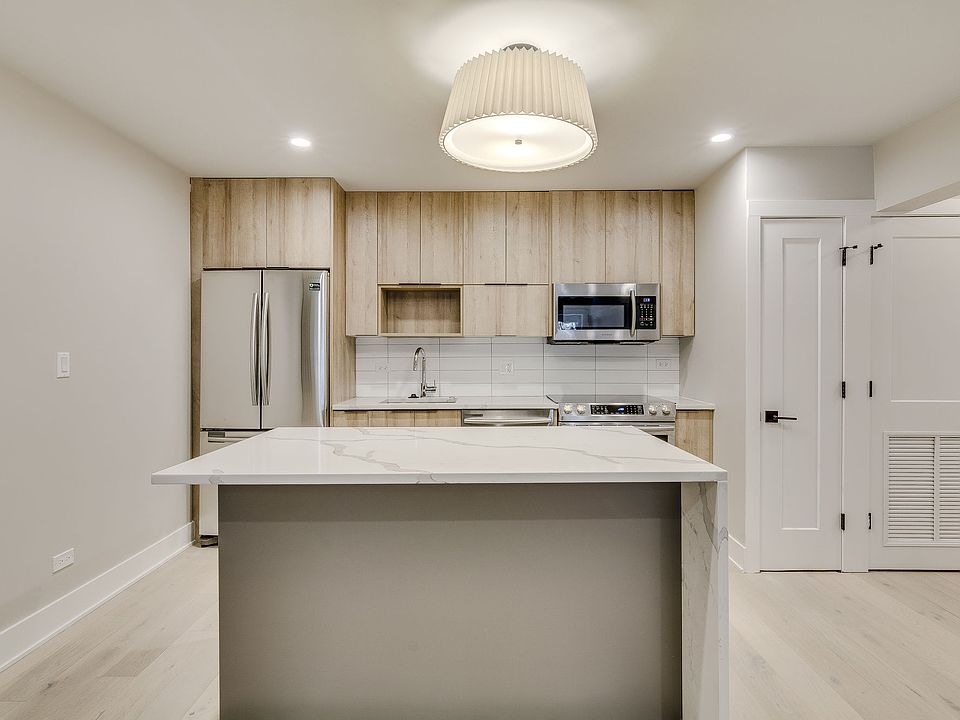 1BedConv - Kitchen