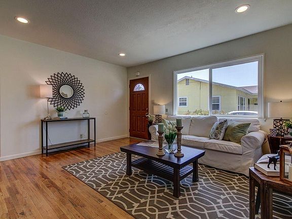 4th image of 1028 N Vernon Ave