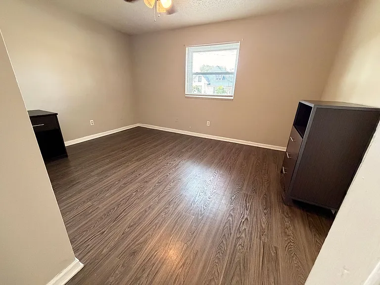 440 E Madison St — Photo 9