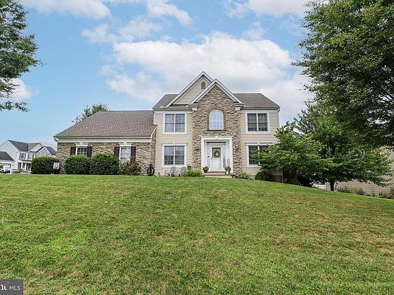 2nd image of 115 Angela Ln