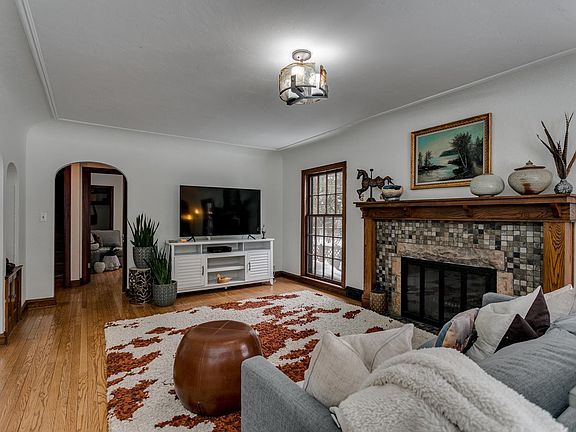 3rd image of 803 W Prospect Ave