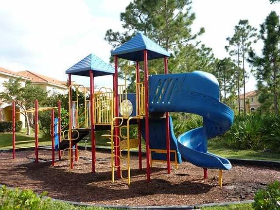 3rd image of 5096 SE Mariner Garden Cir