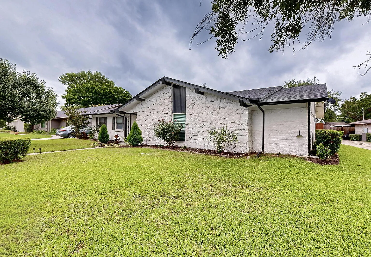 4 bed, 3.0 bath, 2051 sqft, $3,400 — Photo 3