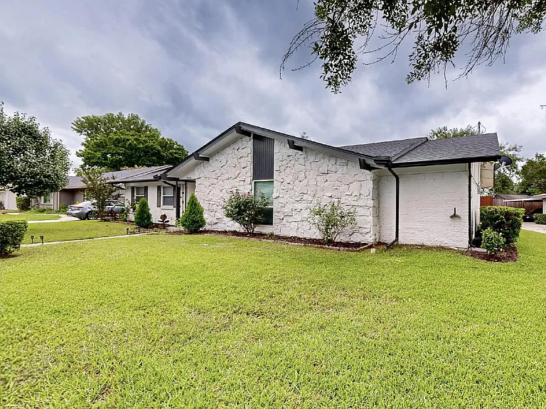 3264 Northaven Rd — Photo 3