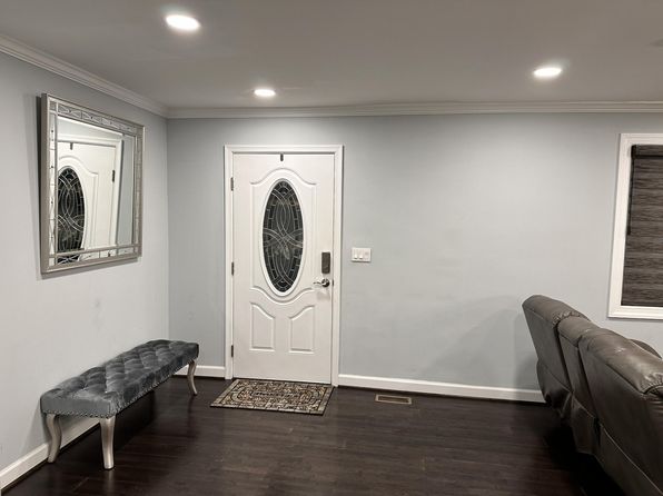 5 Leslie Dr