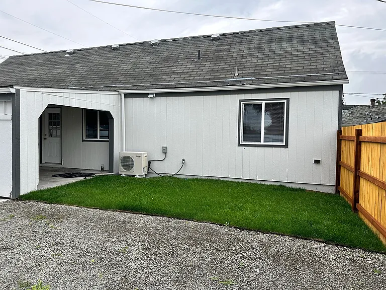 2526 S Sheridan Ave #B — Photo 2