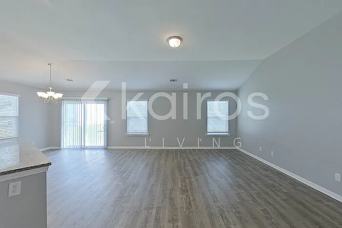 102 Saint Matthew Way — Photo 4