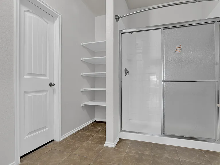 2138 Meadow View Dr — Photo 14