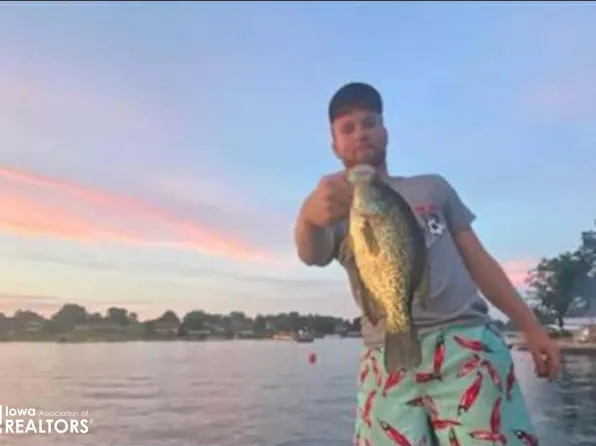 1116 Crestview Dr #2, Ellston, IA 50074