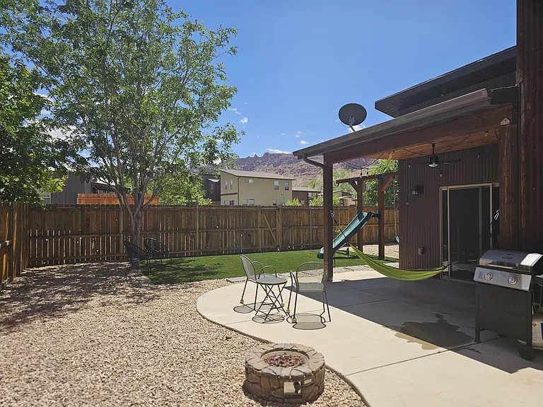 1110 E Bonita St — Photo 28
