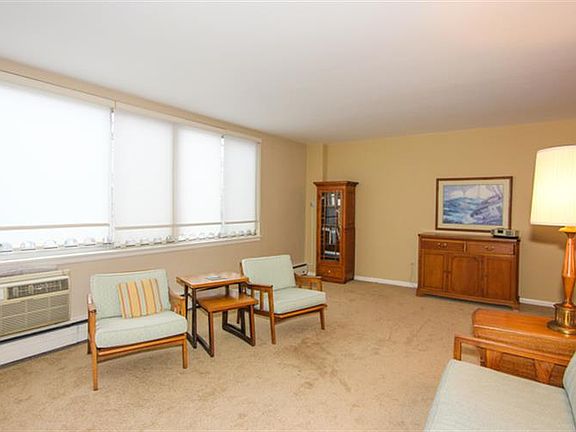 5th image of 151 N Kenilworth Ave APT 2B