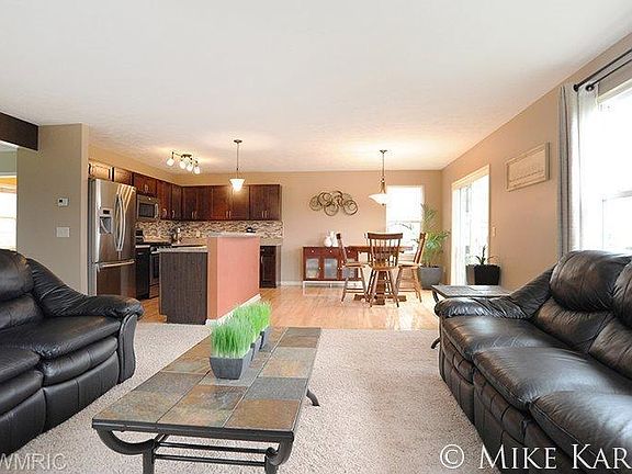 4th image of 2531 Trent Ct NW