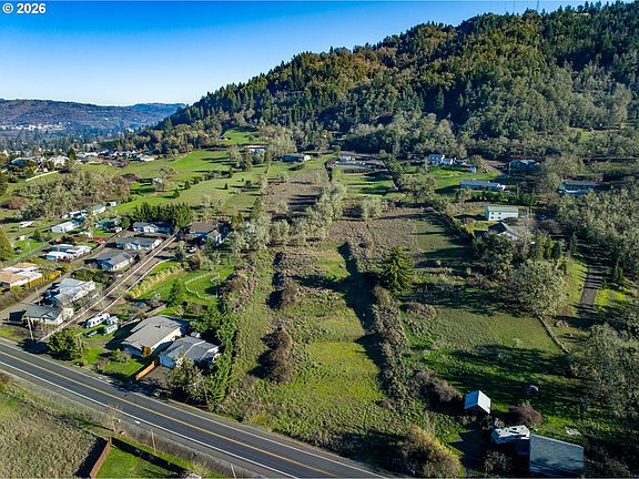 4th image of 1448 Lookingglass Rd