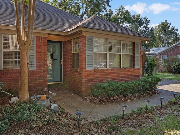 5th image of 226 1/2 Pollard St