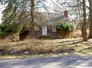 4 Renfrewshire Dr, Middletown, NY 10941