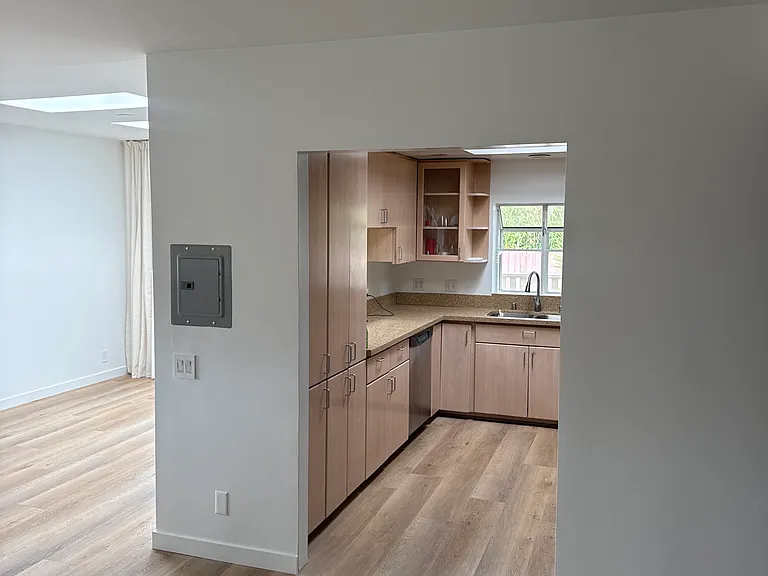 653 Pier Ave #3 — Photo 24
