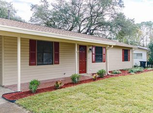 49 Cape Dr NW, Fort Walton Beach, FL 32548