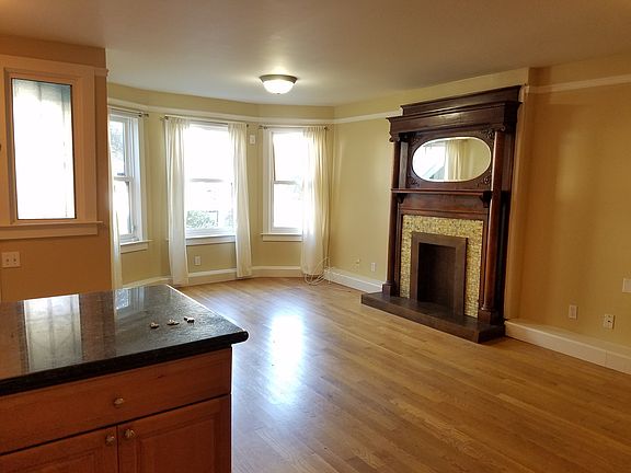 3rd image of 607A Waller St