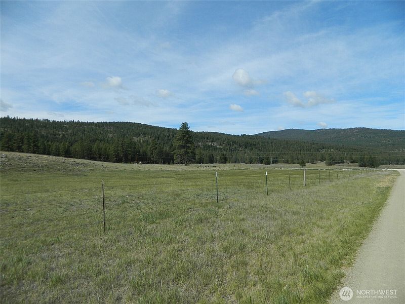 3rd image of 4 Duck Flats Road