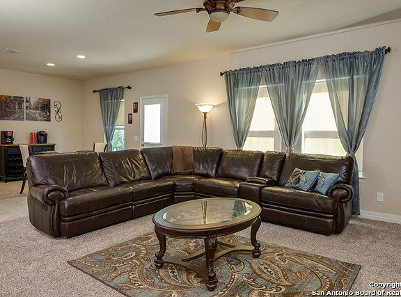 4th image of 720 Community Dr