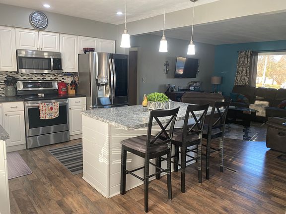 5th image of 631 Kinney Ave NW