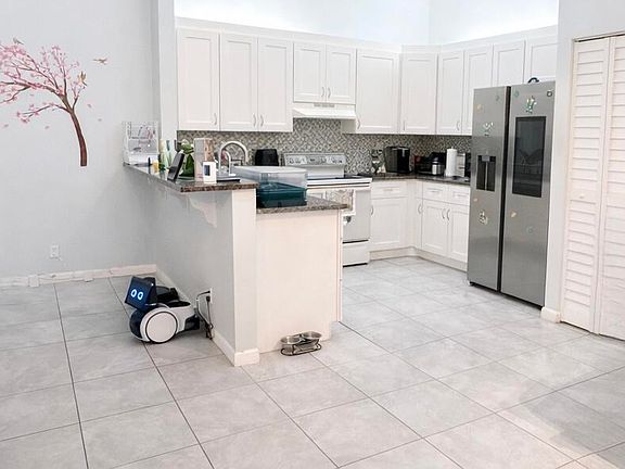 4th image of 4373 Woodstock Drive #D