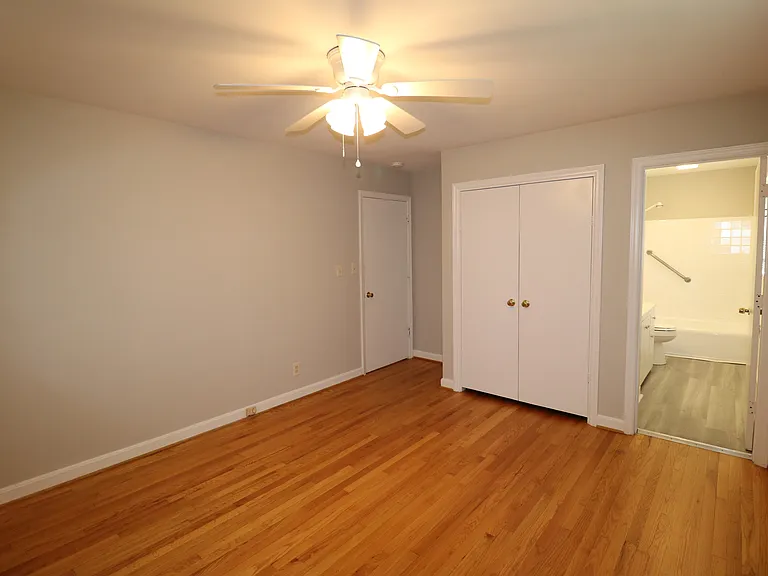 2316 Silas Creek Pkwy — Photo 13