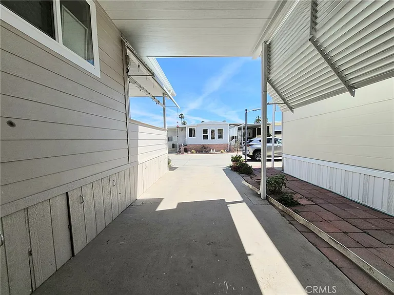 1382 Western Dr — Photo 3