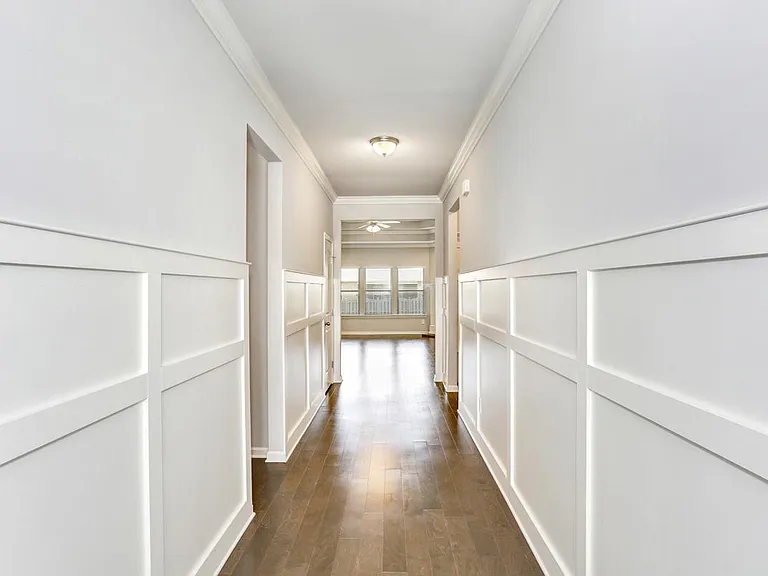 611 Willow Crest Ln SW — Photo 3