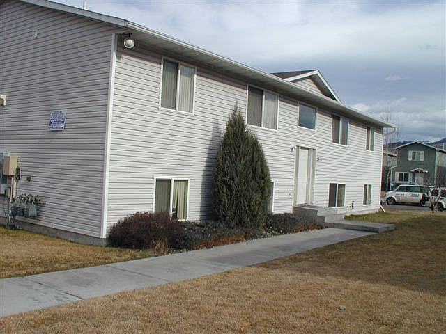 2415 LEO, PARKING LOT VIEW