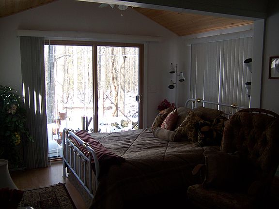 Bedroom with queen size bed and sitting room