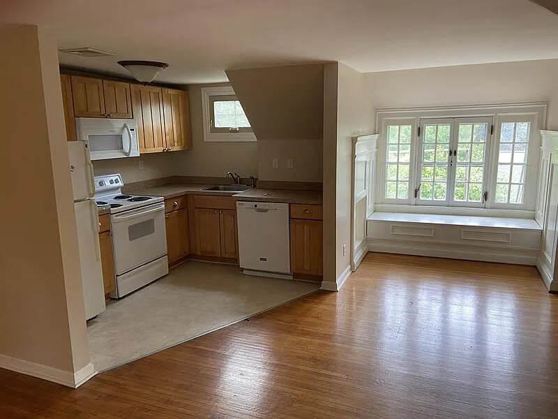 1 bed, 1.0 bath, 755 sqft, $1,300 — Photo 4