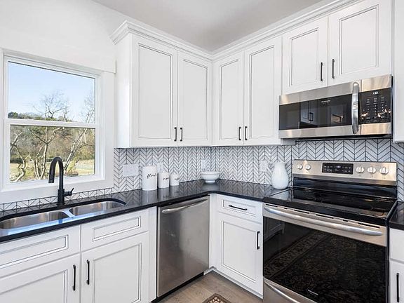 5th image of 3143 Stafford Dr