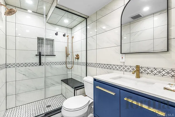Sold by Forma New York LLC | media 28