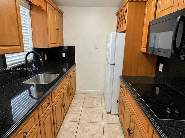 7105 W 13th Ave APT 302, Hialeah, FL 33014