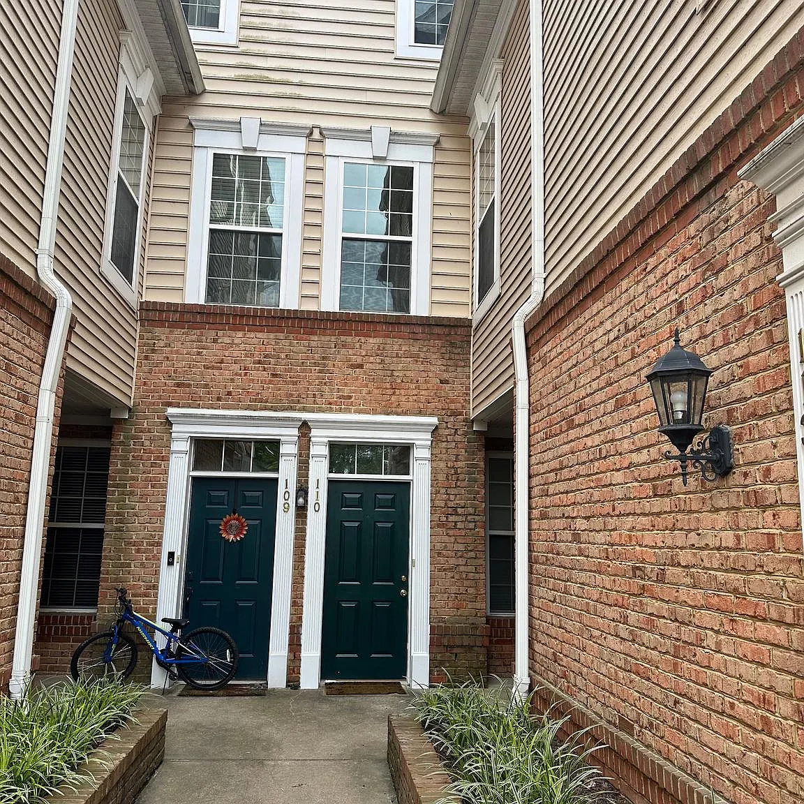 2 bed, 1012 sqft, $2,299 — Photo 3