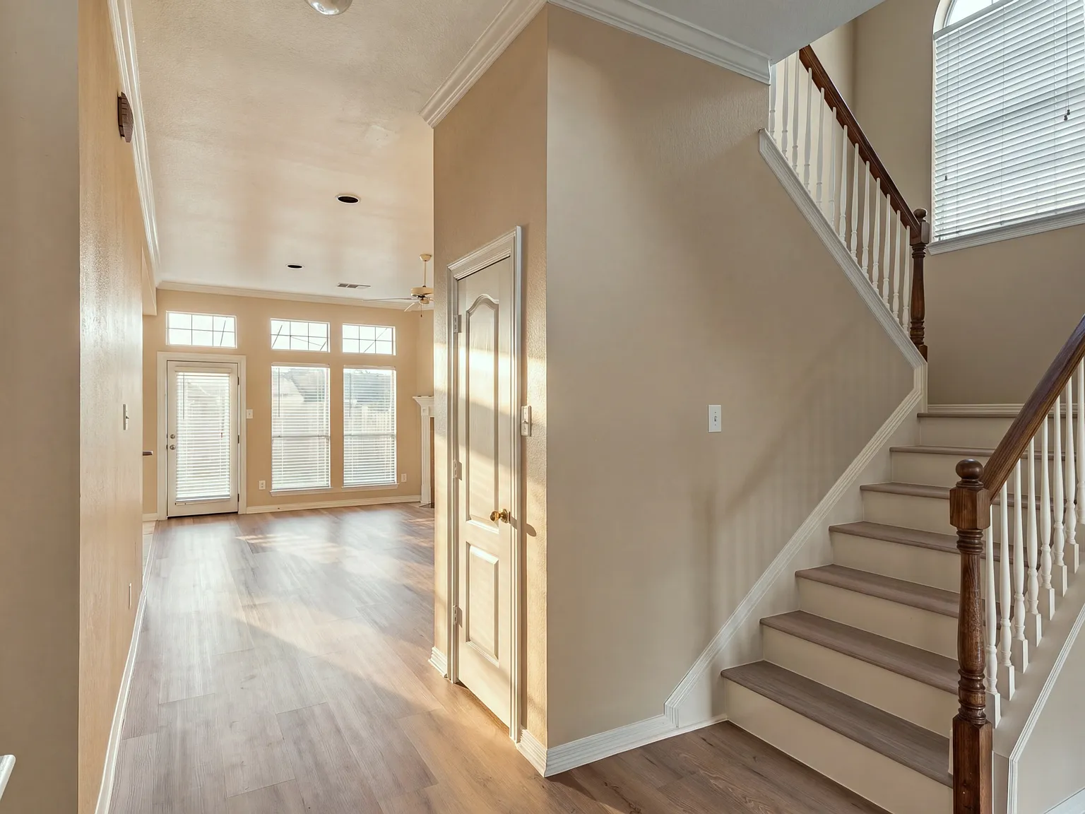 5 bed, 2942 sqft, $3,200 — Photo 3