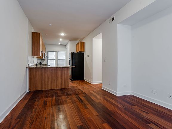 4th image of 3001-3009 W Gunnison St #3009-1S