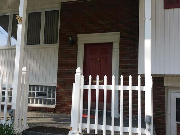 2nd image of 1178 Leslie Ln