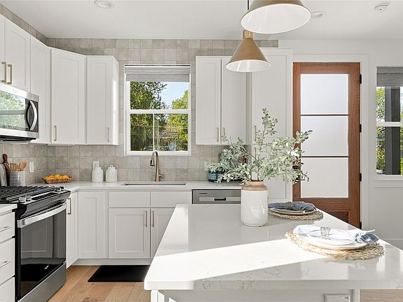 2nd image of 5506 Hudson St #2