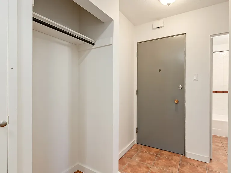 1433 21st Ave SW #6 — Photo 16