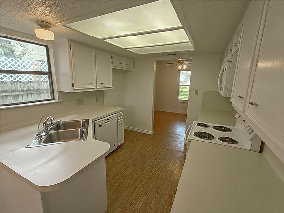 4th image of 306 Lakeway Dr