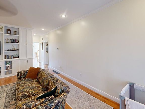 5th image of 5300 Poplar Ridge Dr
