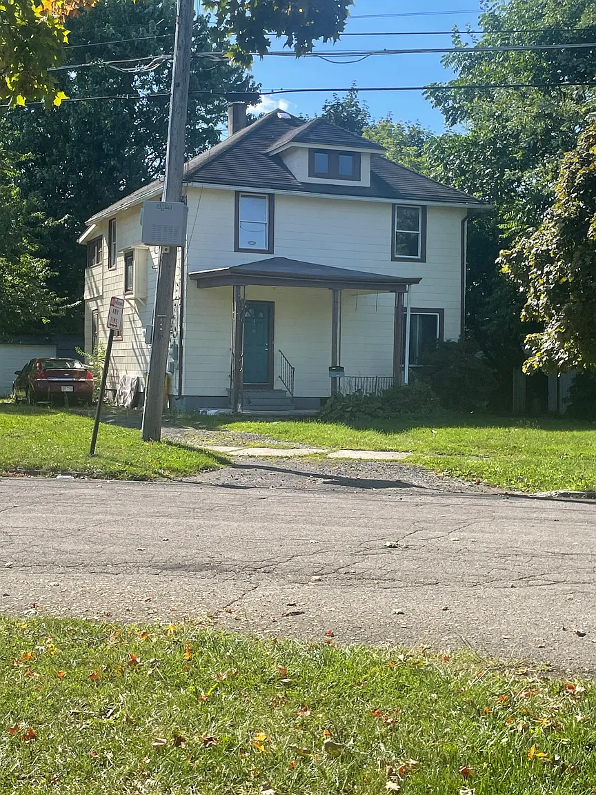 478 Horner St photo 1