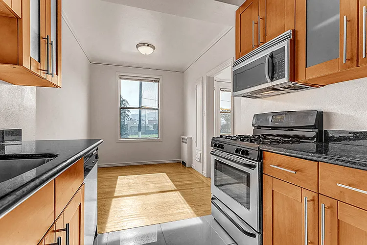2240 Golden Gate Ave — Photo 11