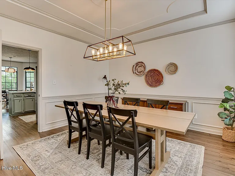 1084 Severn Dr — Photo 11