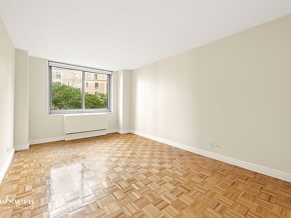 5th image of 30 W 63rd St APT 6T
